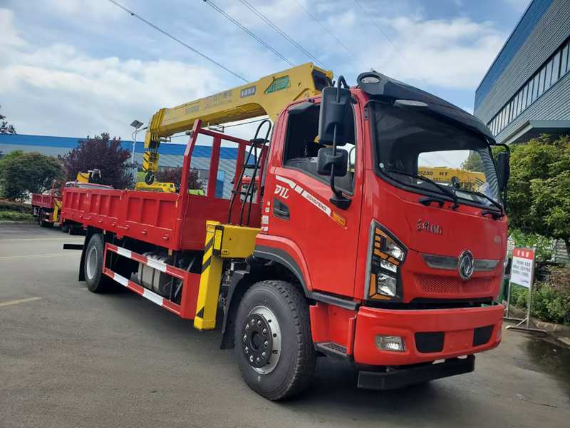 東風D1L隨車吊（程力8噸4節臂）